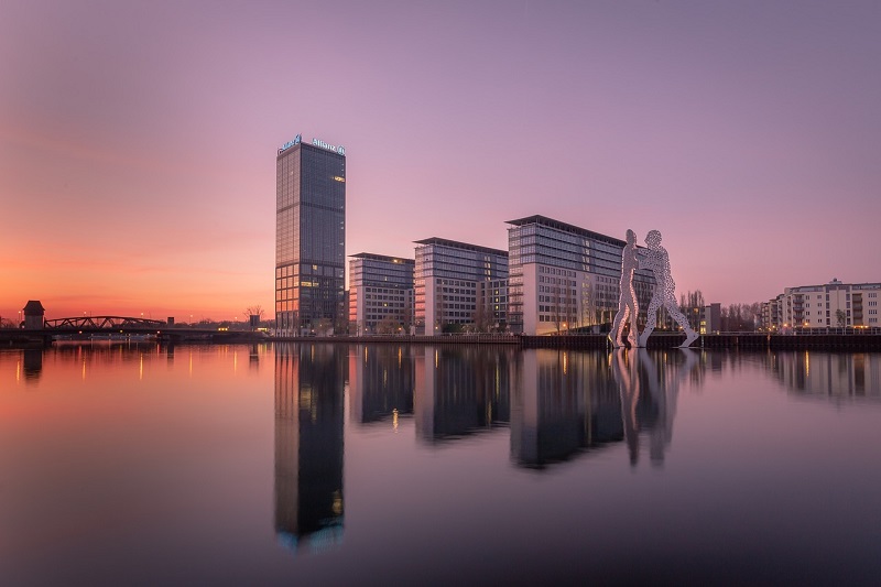 Berlin Molecule man Sightseeing